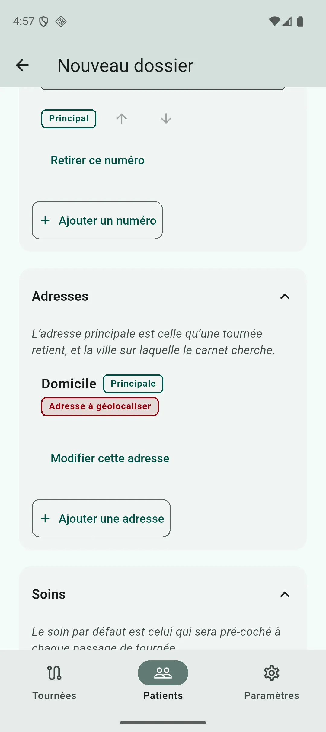 Formulaire d’édition de fiche patient, sections Identité et Téléphones dépliées