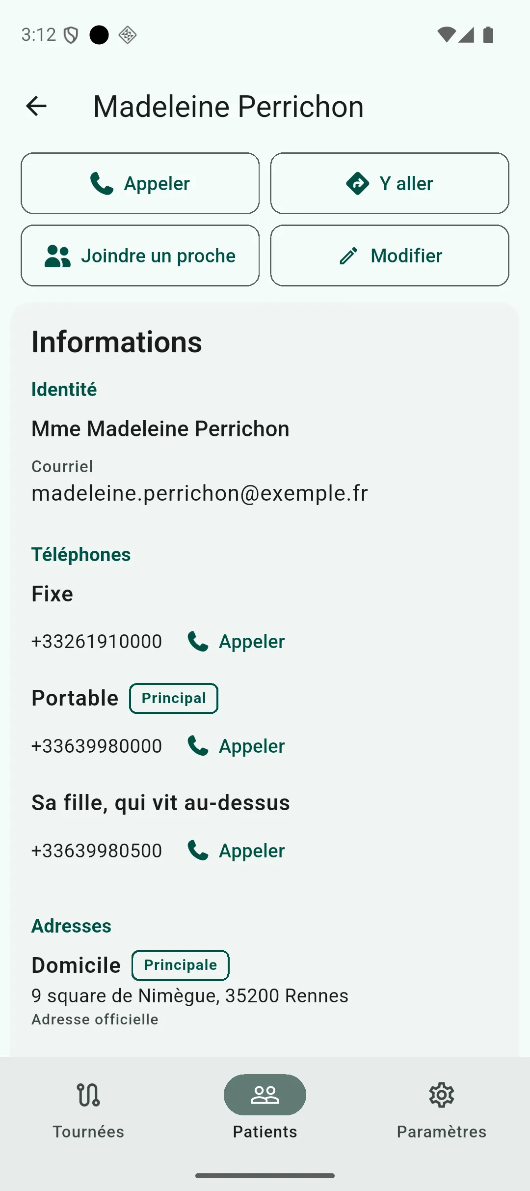 Fiche d’un patient en consultation, avec les quatre actions rapides et le début du bloc Informations