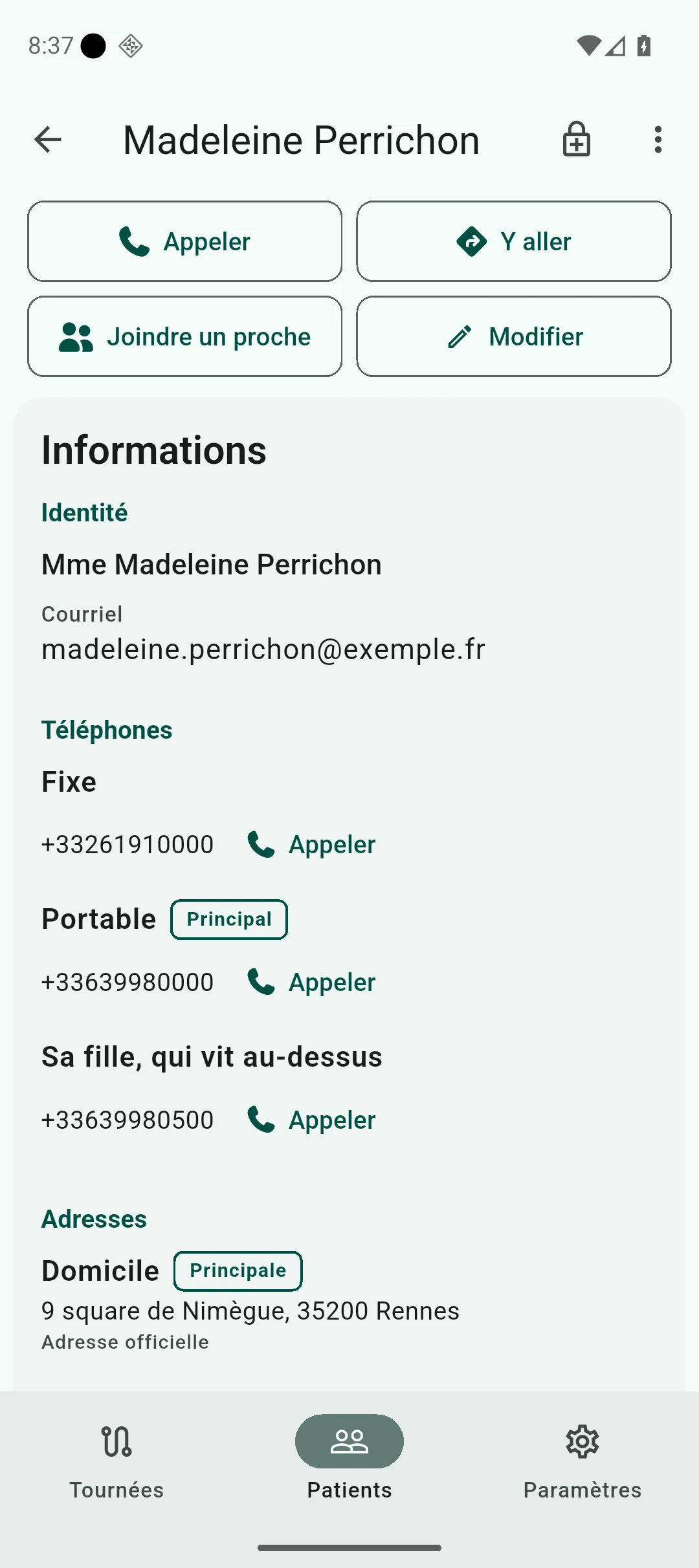 Fiche d’un patient en consultation, avec l’icône de partage dans la barre du haut, les quatre actions rapides et le début du bloc Informations