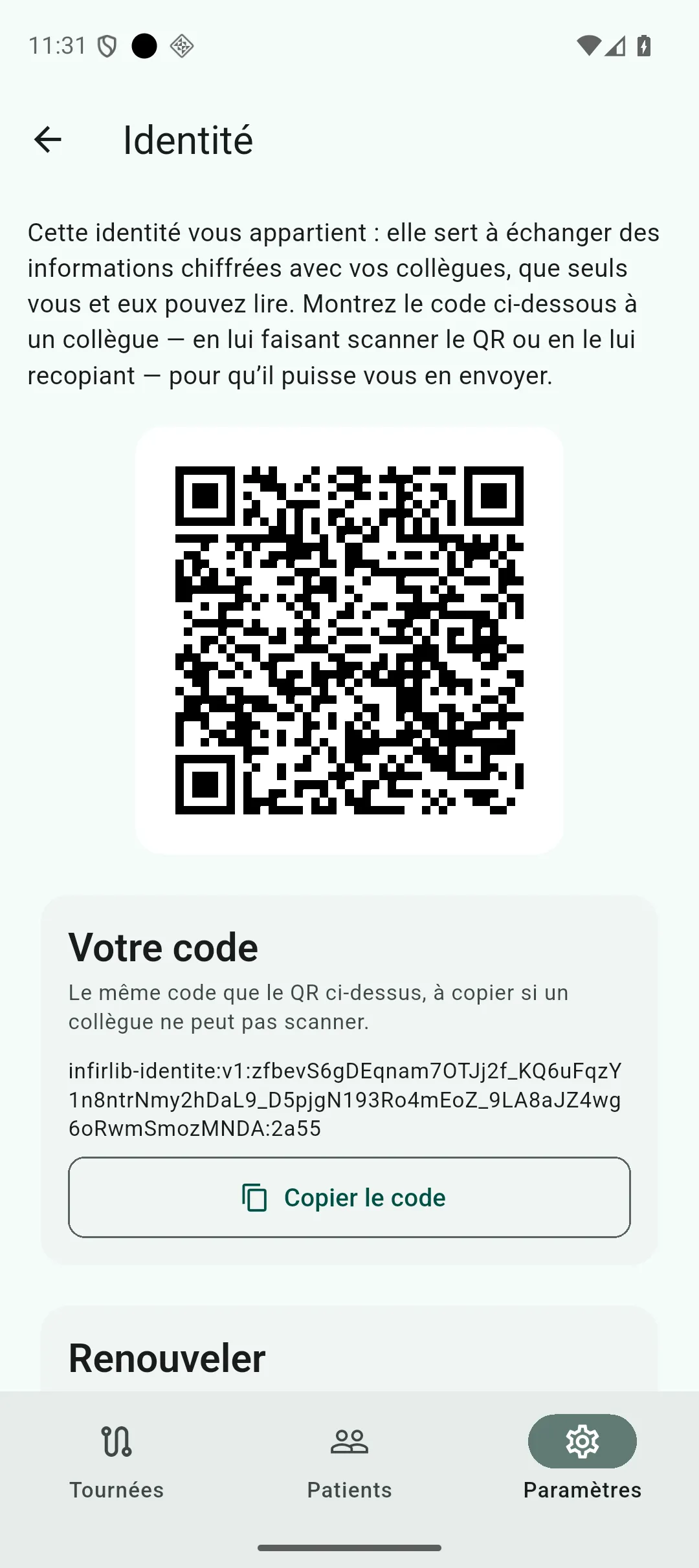 Écran d’identité chiffrée, avec le QR et le code correspondant sous forme de texte, ainsi que l’action de renouvellement