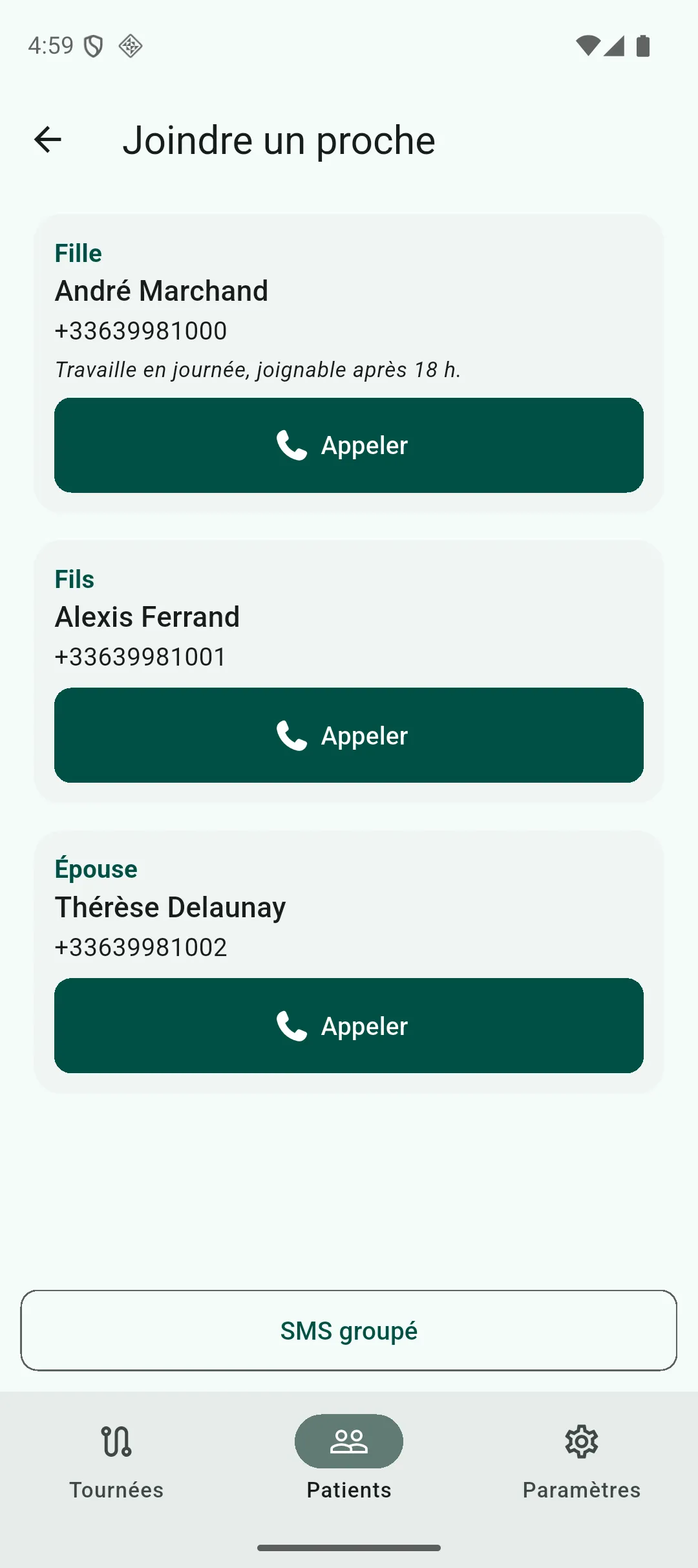 Écran de la cascade d’appels chez un patient, listant ses proches par ordre de priorité avec la relation en évidence et un bouton d’appel par carte, deux contacts déjà tentés apparaissant grisés