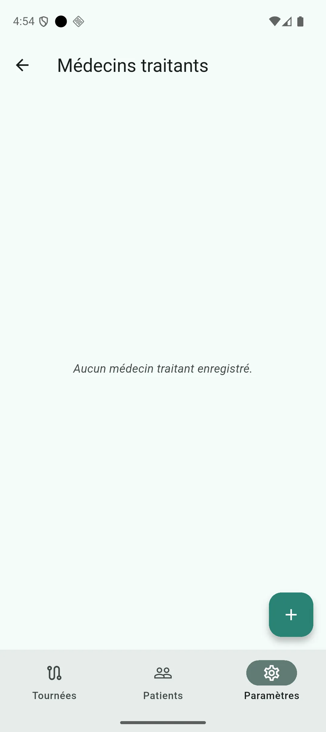 Écran des médecins traitants, vide dans cette capture, avec le bouton d’ajout qui ouvre le formulaire de prénom, nom, genre, téléphone et e-mail